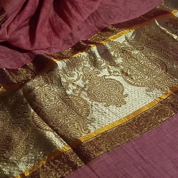Pink and gold silk scarf - Picture 2 of 3